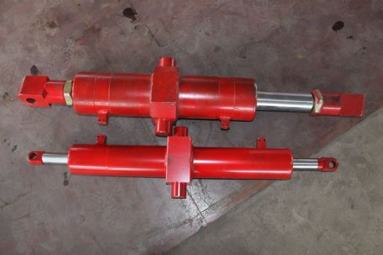 點擊查看詳細信息<br>標題：轉載機平衡油缸 閱讀次數(shù)：2309