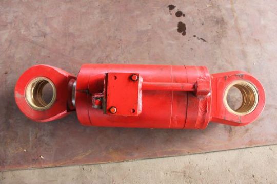 點(diǎn)擊查看詳細(xì)信息<br>標(biāo)題：220鏟板升降油缸 閱讀次數(shù)：1900