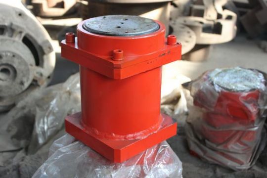 點(diǎn)擊查看詳細(xì)信息<br>標(biāo)題：160掘進(jìn)機(jī)漲緊油缸 閱讀次數(shù)：2294